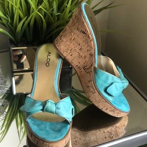 Blue bow wedges
